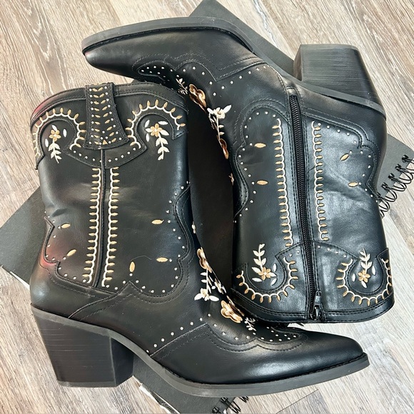 COWGIRL! 🤠 Crown Vintage Black Ilianna Floral Embroidered Western Boot - Size 10 - Picture 2 of 7